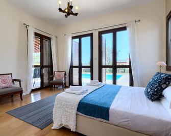 3 bedroom villa Dionysos 373 with private pool and pretty garden, Peaceful location within Aphrodite Hills Resort - Kouklia