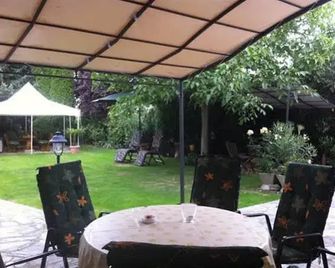 Gästehaus Am Vogelsang - Kerpen - Innenhof