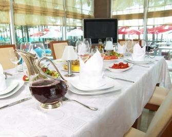AS Hotel - Golem - Restaurante
