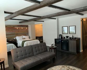 Cedar Stables Inn & Suites - Sandusky - Schlafzimmer