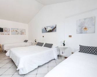 Hotel La Villetta - Fiumicino - Yatak Odası