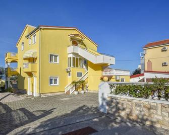 Apartments Dandelion - Biograd na Moru - Bangunan