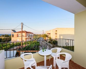 Irinoula Dreams - Kamisiana - Balcón