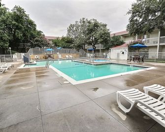 Motel 6 Dallas - Addison - Addison - Alberca