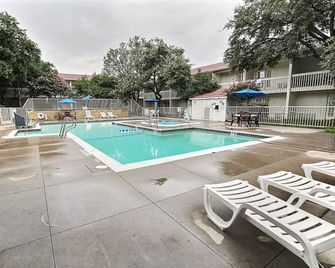 Motel 6 Dallas - Addison - Addison - Pool