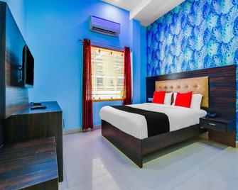 Hotel The Grand Bhavya Palace - Bastī - Bedroom