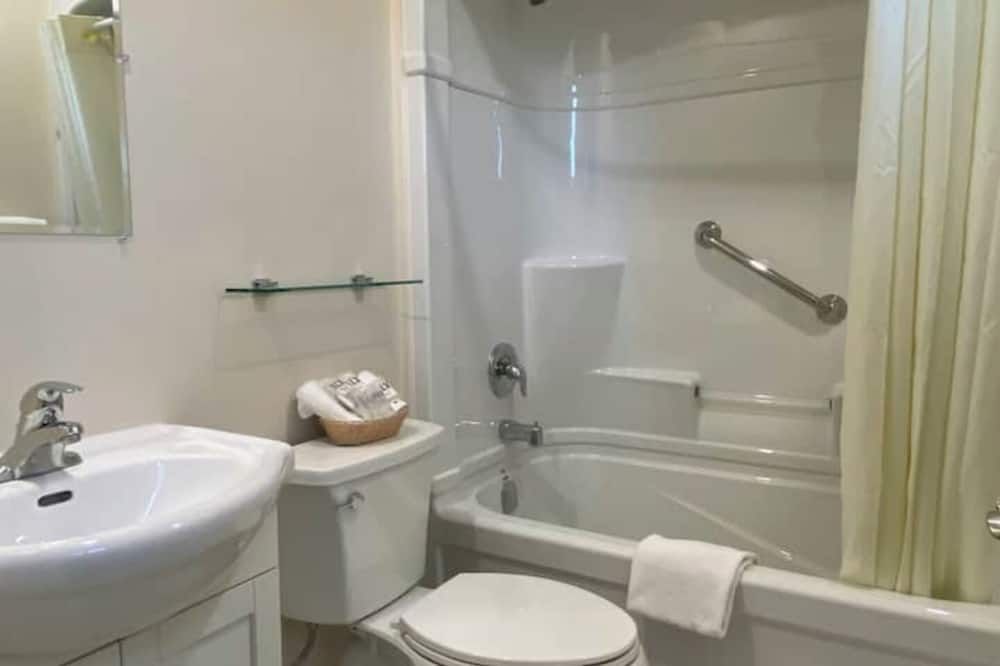 Motel 400 - Innisfil - Bathroom