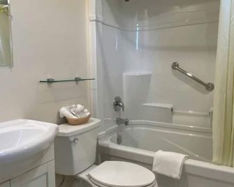 Motel 400 - Innisfil - Bathroom