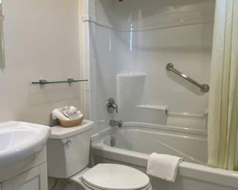 Motel 400 - Innisfil - Bathroom