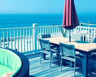 Amazing Ocean Front 2 Story Home, Steps Away From The Water - Westerly - Balcony