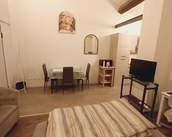 Apartment with double room - Faenza - Salle à manger