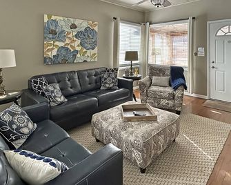 My Home Is Your Home Home - Grand Junction - Living room