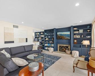 Athena Aquatic Retreat at Lake Mission Viejo - large pool home - Mission Viejo - Lounge