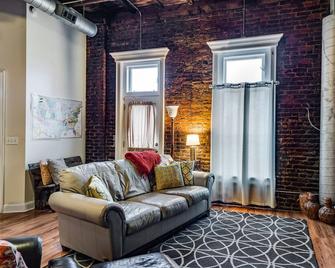 Downtown Loft Apartment - Cookeville - Living room