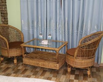 Hotel Happy Home - Chitwan - Sala de estar