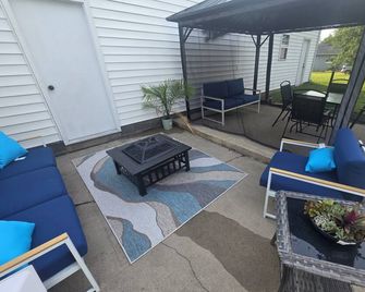 Comfortable 2BR Newell Home Close to Restaurants & shopping - Danville - Патіо
