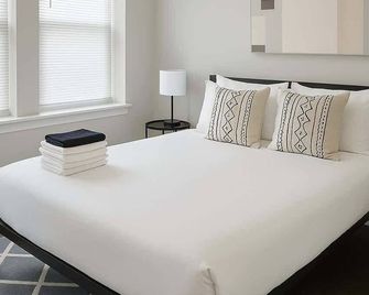 Cozy 2BR Apt w/ Washer & Dryer - Chicago - Bedroom