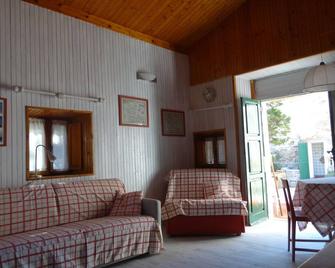 Studio apartment in an ancient church that is deserted - Giglio Castello - Soggiorno