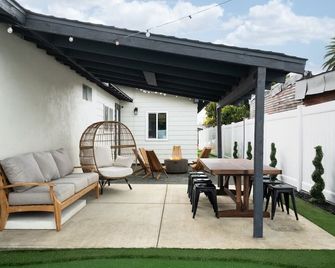 Golden Getaway 5 Beds / 8 Minutes to Downtown - San Diego - Patio