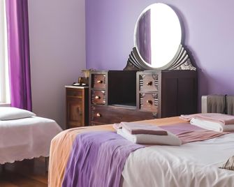 Ericeira Chill Hill Hostel & Private Rooms - Ericeira - Sovrum
