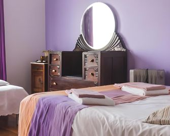 Ericeira Chill Hill Hostel & Private Rooms - Ericeira - Bedroom