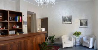 Hotel Giulio Cesare - Torino - Receptionist