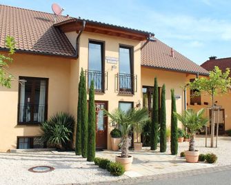 Two-Bedroom Apartment (3) - Pension Vanii - Rust - Building