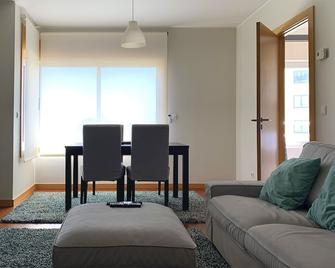 Modern Apartment in the center of Vila Nova de Gaia, 3 minutes from Porto - Vila Nova de Gaia - Living room