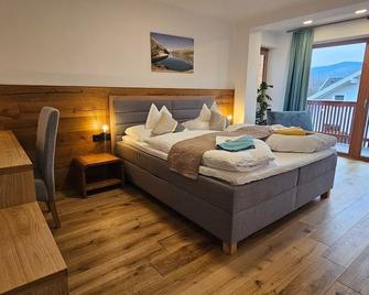 Superior Doppelzimmer Goldeck mit Südbalkon - Gästehaus Bärwald - Seeboden - Habitación