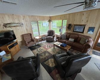 Spectacular Fall Color Views! Swimming, Fishing, Boat, Canoe, Kayaks! - Wetmore - Sala de estar