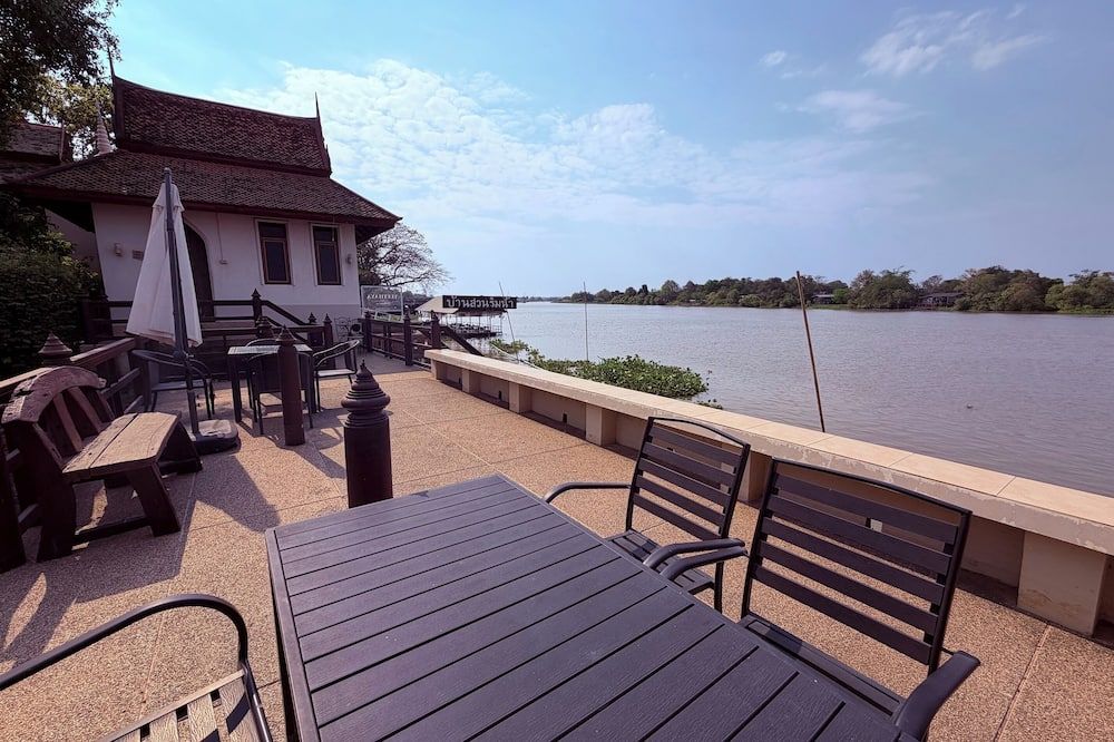 Ayutthaya Garden River Home
