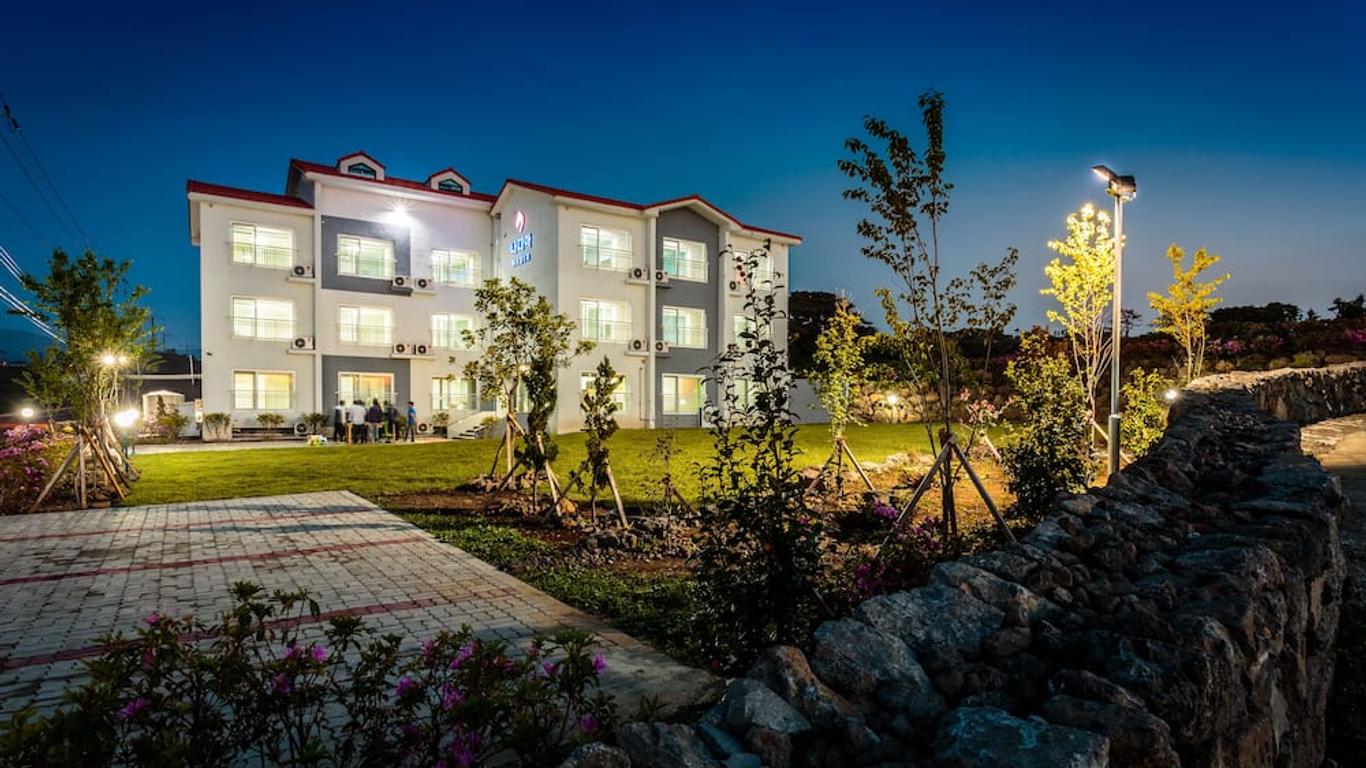 ناديا بينشن