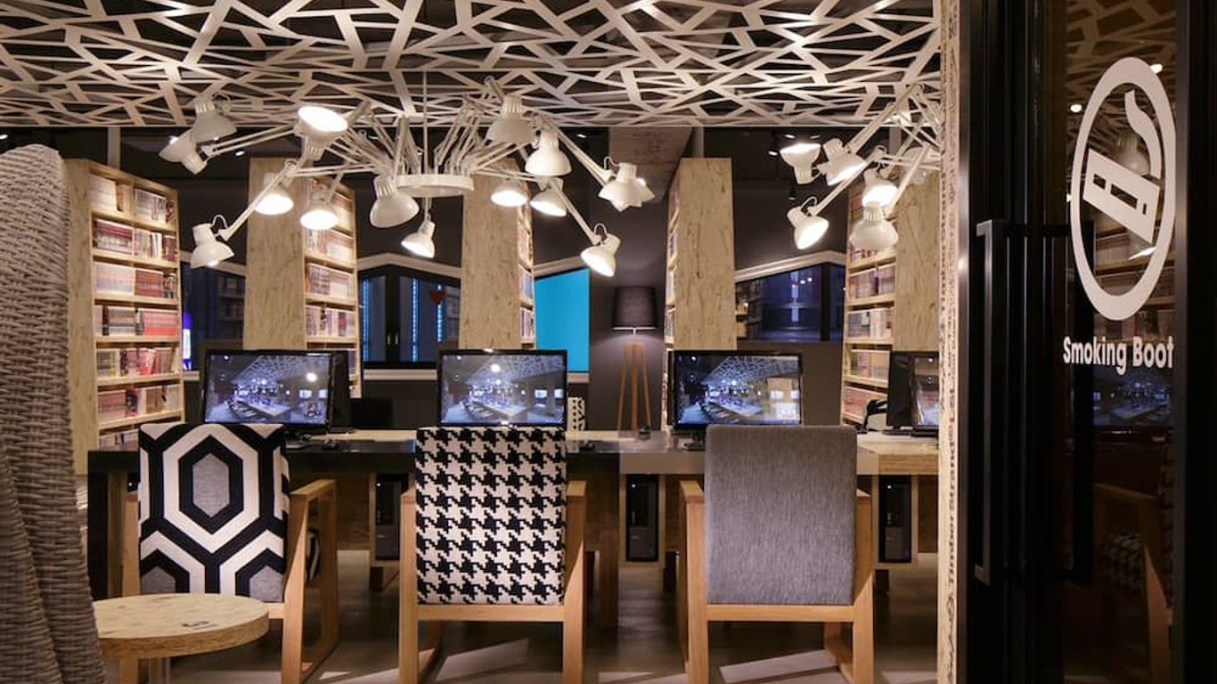 Booth Netcafe & Capsule