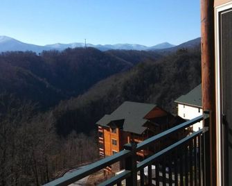 Views! Christmas! 2 Bd-2 Bawater Park! Mountain Top! - Gatlinburg - Balcony