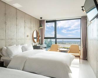 Hotel Stay Interview Jeju - Seogwipo - Bedroom