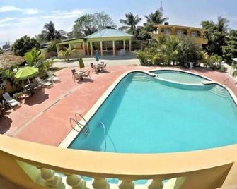 La Cayenna Hotel Et Restaurant - Port Au Prince - Pool