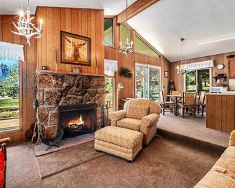 Oma and Opa's Haus #3403 - Estes Park - Living room