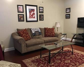 Lu-Zan Suites, Suite B - New Iberia - Living room