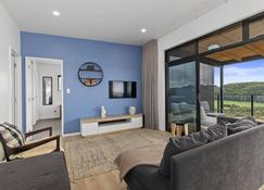 Tapuaetahi Beach Marvel - Te Tii Holiday Home - Waipapa - Living room