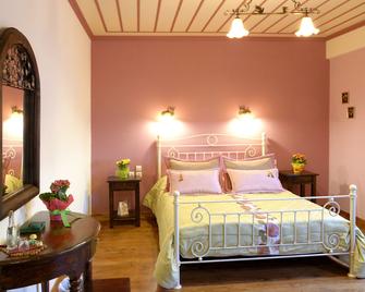 Giagia Evgenia - Vítsa - Schlafzimmer