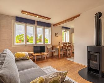 Lake View Holiday Home - Cerknica - Sala de estar