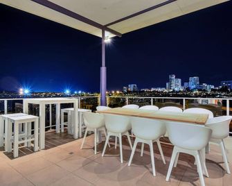 Darwin City Lights - city skyline views and jacuzzi - Darwin - Balcony