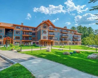 True Upscale Ski In & Out Condo with Pool & Hot Tub - Conway - Building
