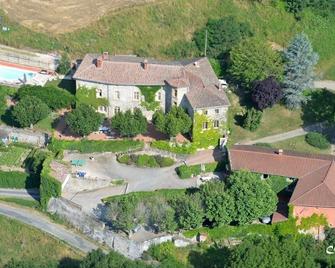 Château de Charfetain farm in the heart of the Monts du Lyonnais - Brullioles - Edificio