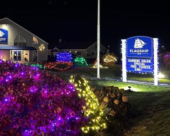 Flagship Inn - Boothbay Harbor - Building