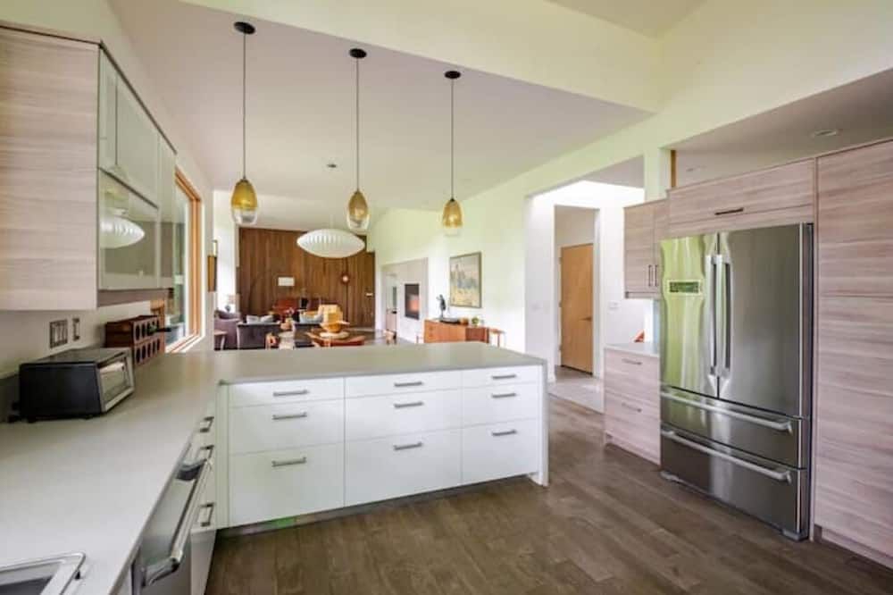 Modern Luxury Nestled in The Woods - Brightwood - Cocina
