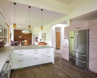 Modern Luxury Nestled in The Woods - Brightwood - Cocina