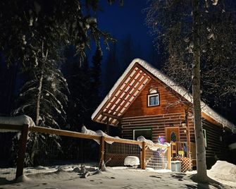 Cozy Alaskan themed cabin suitable for families or couples! King size bed, w/d - Fairbanks - Building