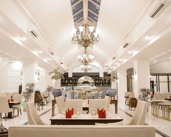 Mahalaya The Legacy Hotel - Surakarta City - Restaurant