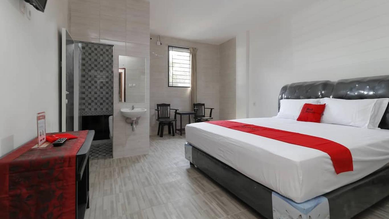RedDoorz Plus Near Rs Royal Prima
